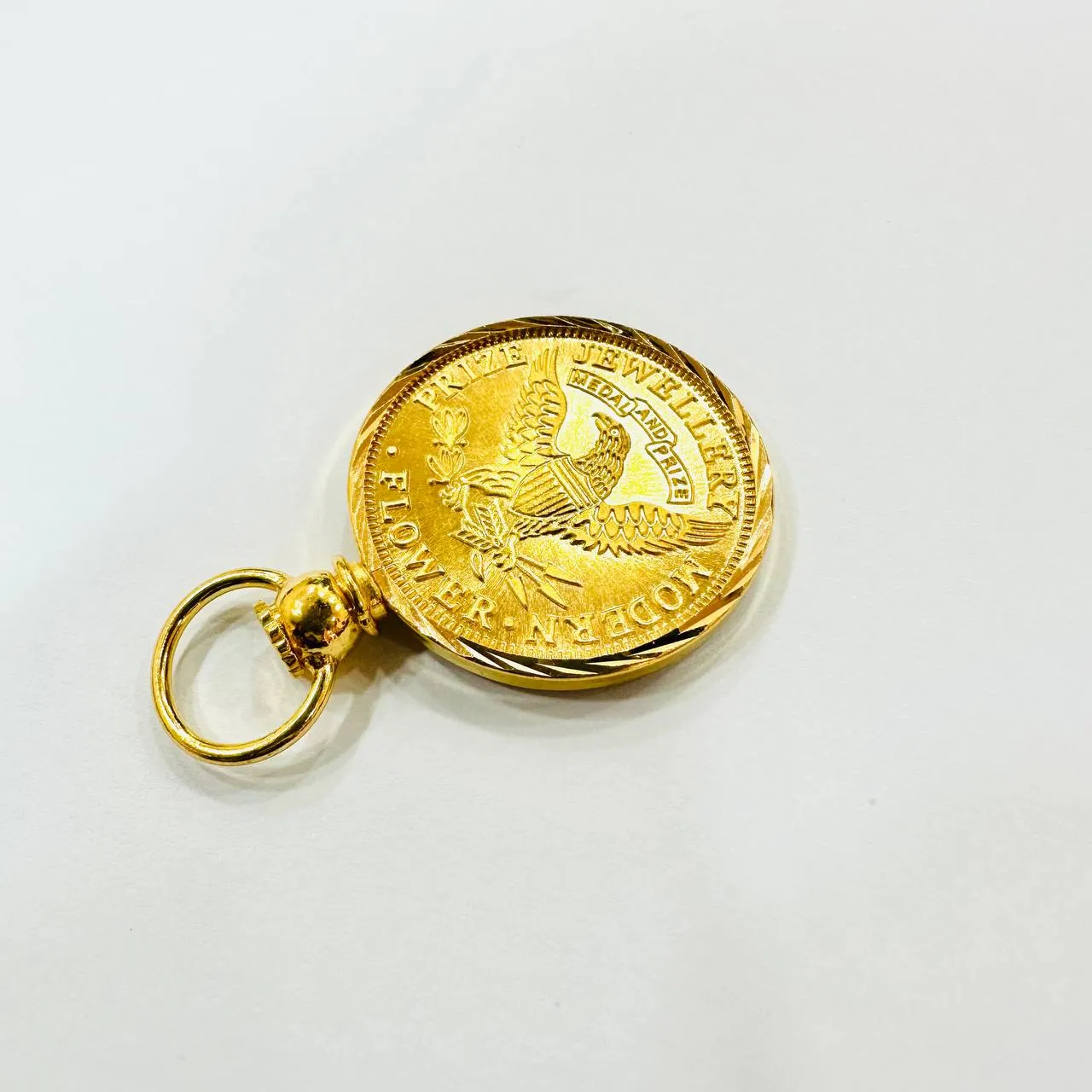 Sure! Here’s an optimized title for your e-commerce product:

Elegant 22K Gold Queen Elizabeth Coin Pendant with 916 Gold Frame - Timeless Jewelry Piece

This title highlights the quality of the gold, the unique aspect of the coin, and the elegance of the pendant, making it appealing to potential buyers.