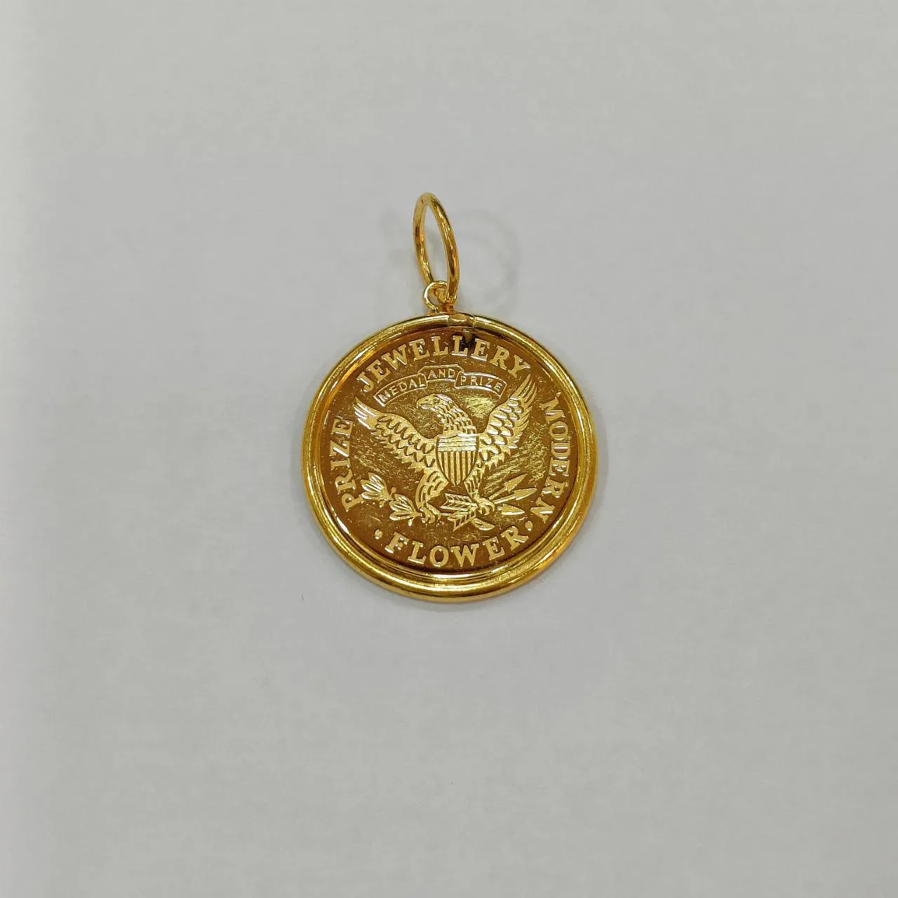 Sure! Here’s an optimized title for your e-commerce product:

Elegant 22K Gold Queen Elizabeth Coin Pendant with 916 Gold Frame - Timeless Jewelry Piece

This title highlights the quality of the gold, the unique aspect of the coin, and the elegance of the pendant, making it appealing to potential buyers.