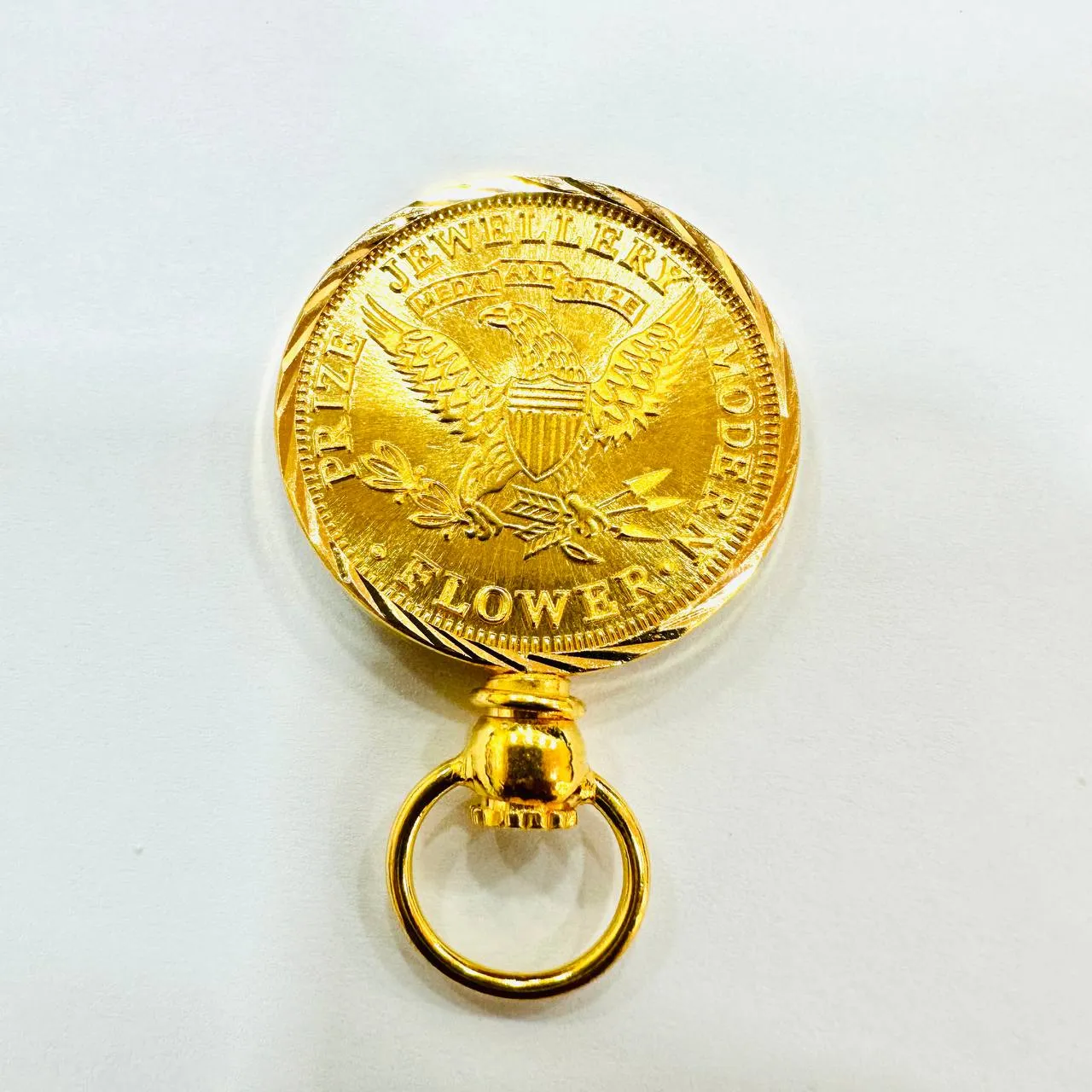 Sure! Here’s an optimized title for your e-commerce product:

Elegant 22K Gold Queen Elizabeth Coin Pendant with 916 Gold Frame - Timeless Jewelry Piece

This title highlights the quality of the gold, the unique aspect of the coin, and the elegance of the pendant, making it appealing to potential buyers.