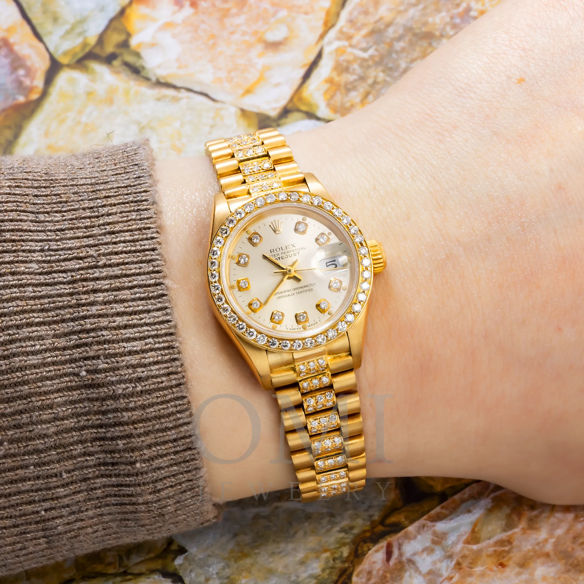 Luxury Rolex Lady-Datejust 26mm Diamond Watch - Silver Diamond Dial with Yellow Gold Semi-Diamond Jubilee Bracelet (Model 69178)